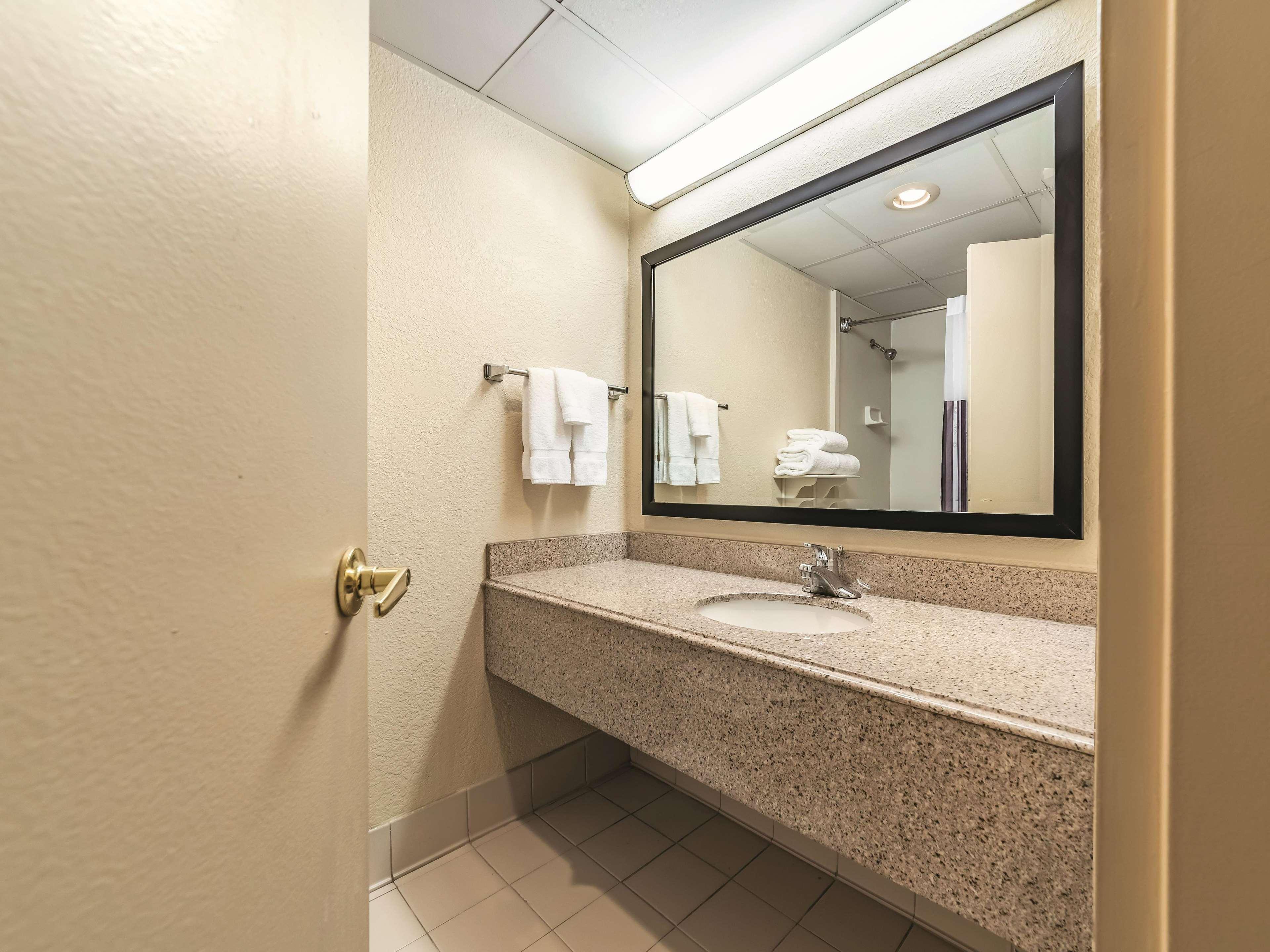 Ramada Inn By Wyndham Fairfield Nj Luaran gambar