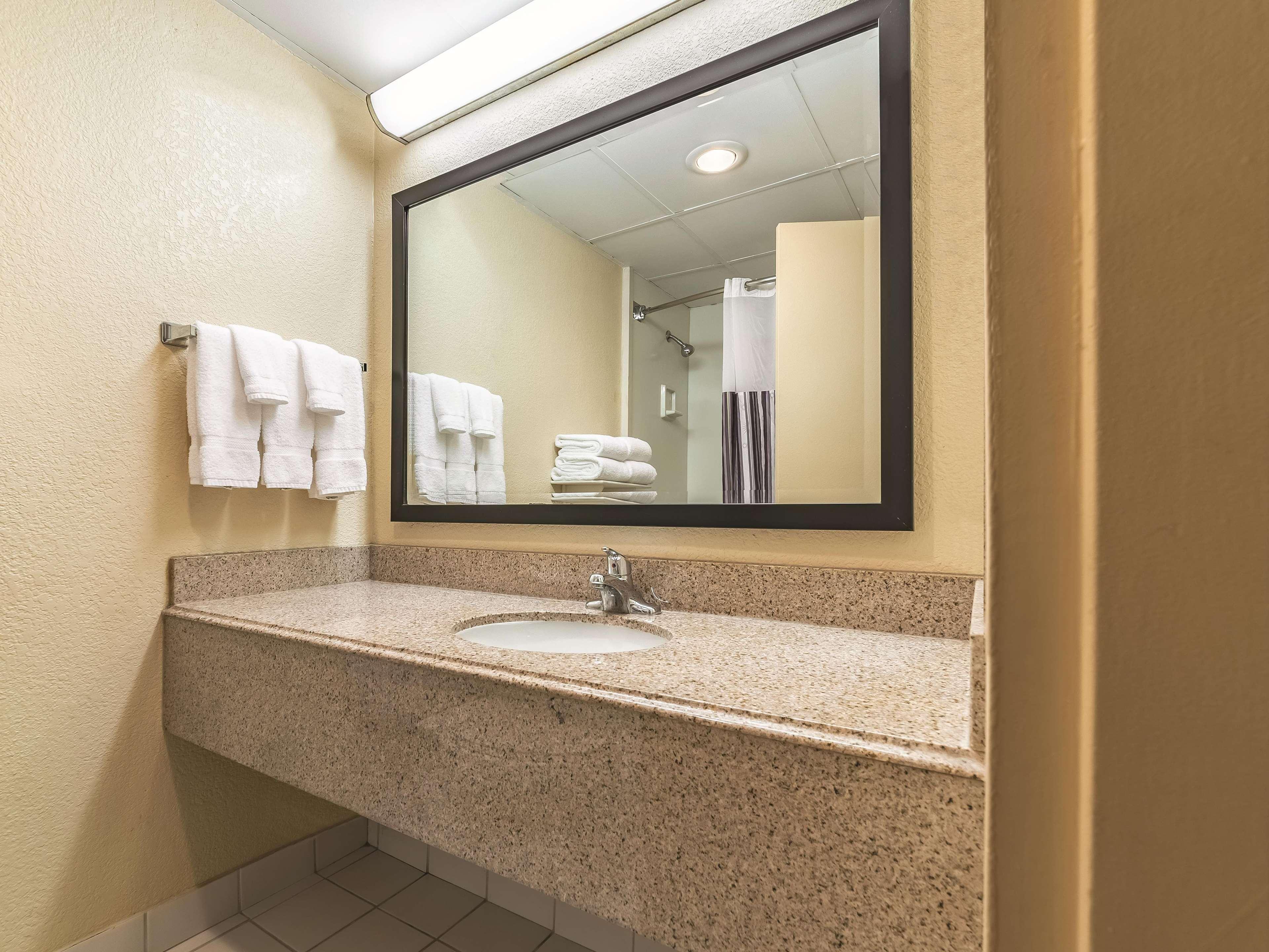 Ramada Inn By Wyndham Fairfield Nj Luaran gambar